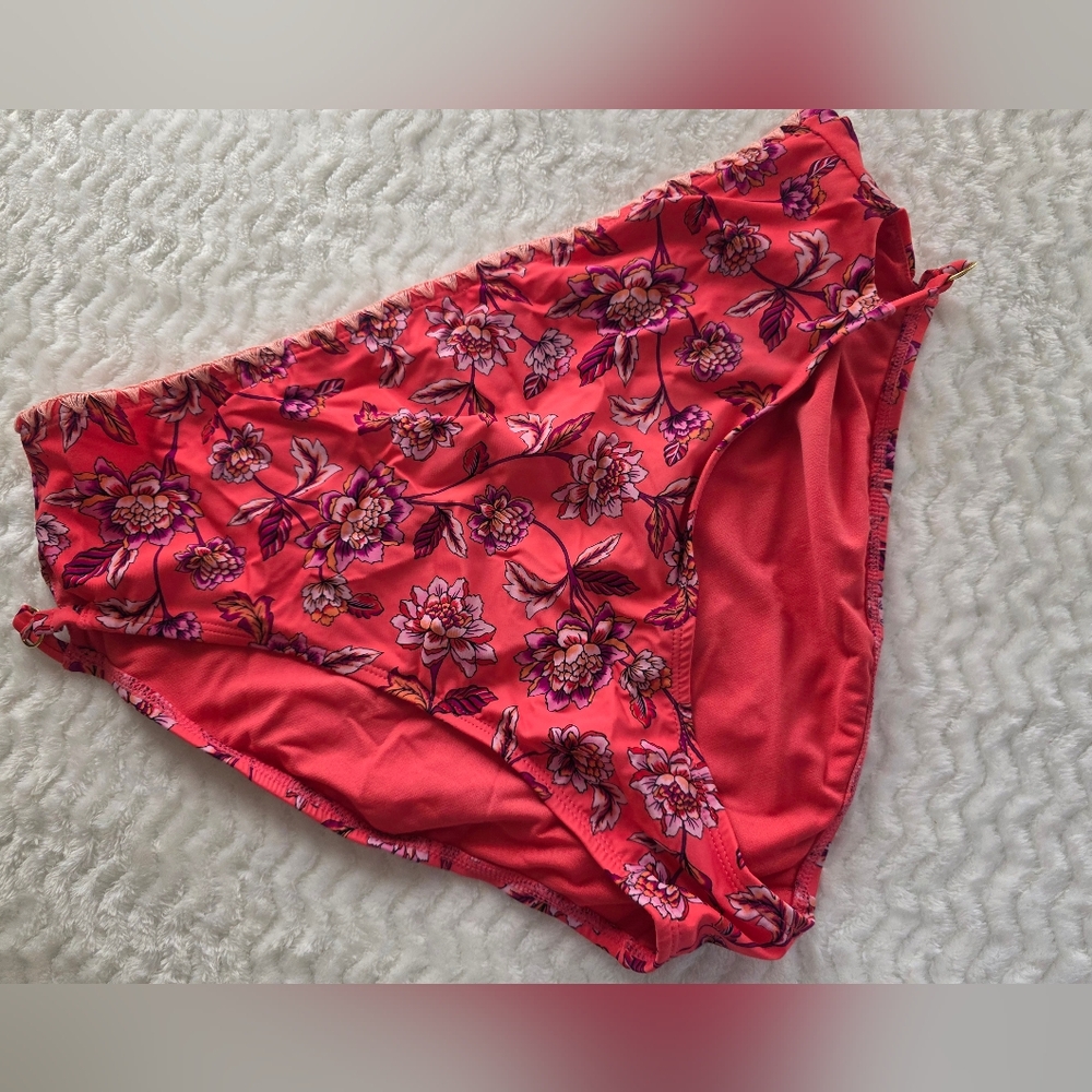 NWOT Women's Pink Floral Bikini Bottoms XL (16-18)